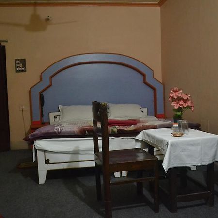 فاراناسي Hotel Sandeep المظهر الخارجي الصورة