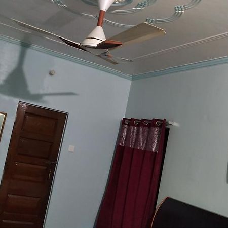فاراناسي Hotel Sandeep المظهر الخارجي الصورة