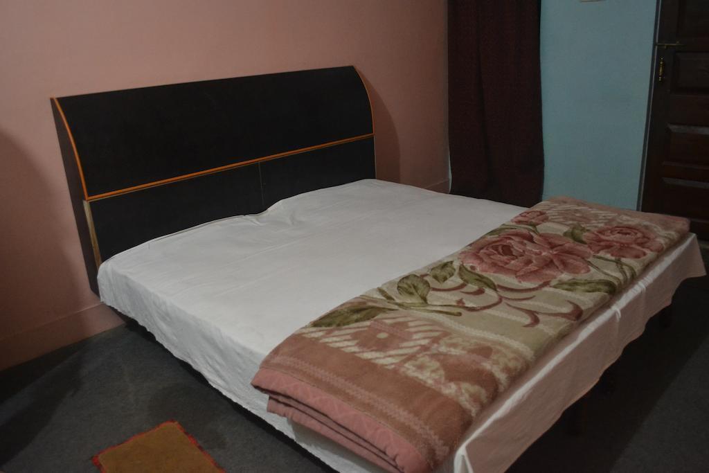 فاراناسي Hotel Sandeep المظهر الخارجي الصورة