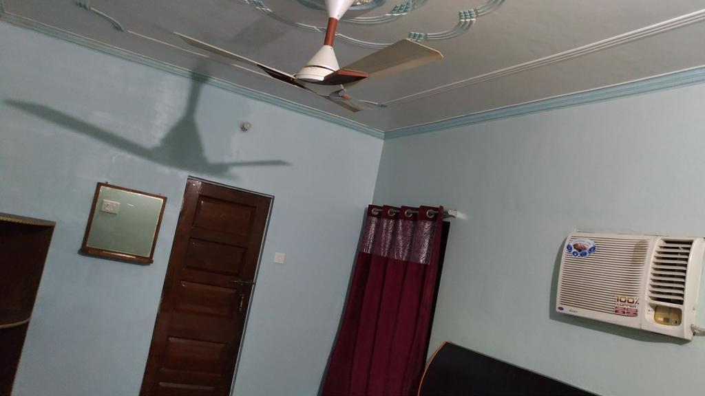 فاراناسي Hotel Sandeep المظهر الخارجي الصورة